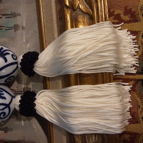 2 Blue & White Ceramic Hanging Scroll Weights - Picture 3 of 3
